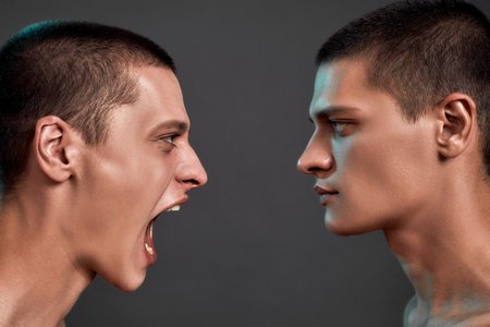 Conflicto familiar porque Un Heredero no quiere vender la vivienda heredada y bloquea la venta del inmueble entre los copropietarios.